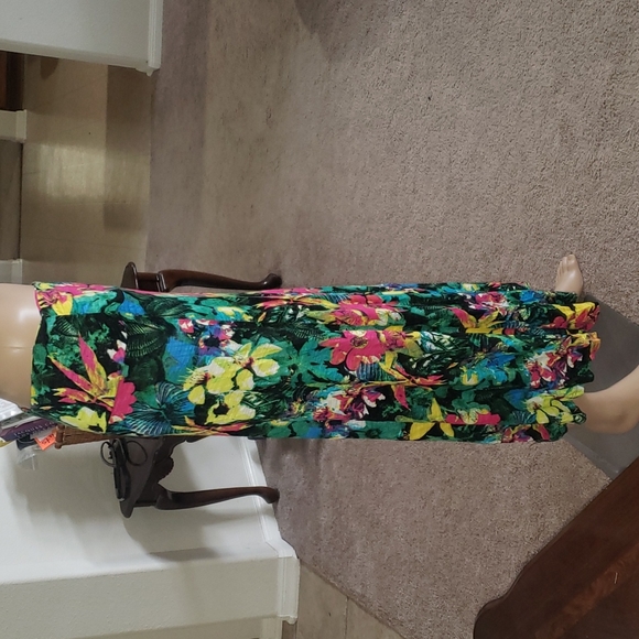 Cable & Gauge m vibrant colored tropical flowers assymetrical hem burnout - Picture 4 of 8